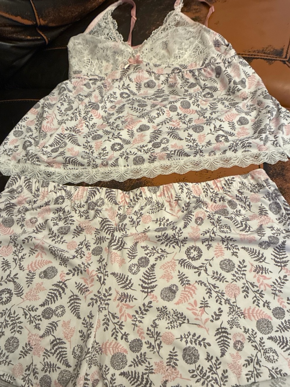 Marilyn Monroe White Floral Lace-Trim Sleep Set - Pink & Gray